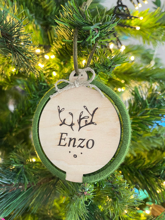 Bola de Navidad Personalizada en Madera - Adorno con Nombre Grabado