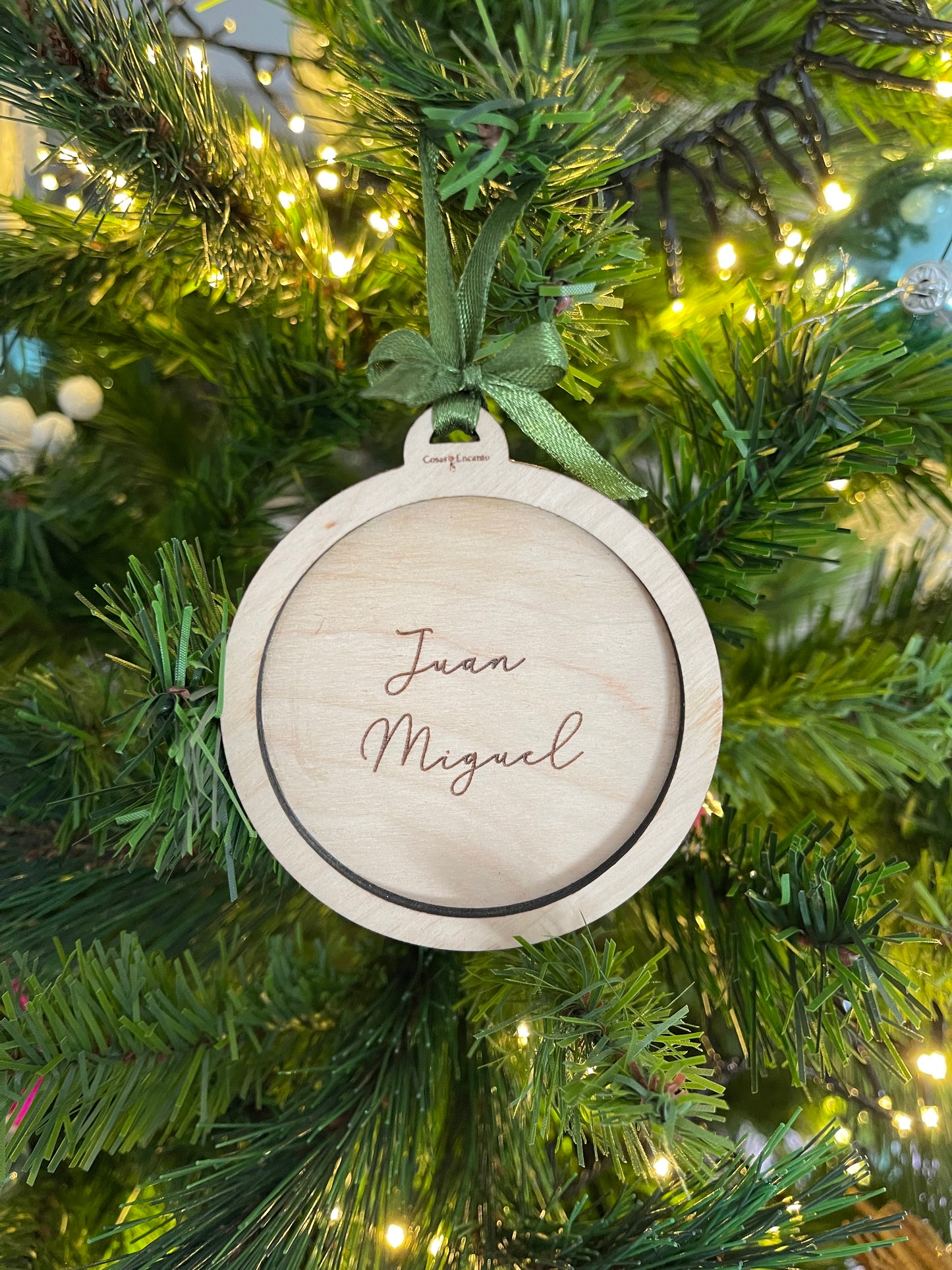 Bola de Navidad Personalizada en Madera - Adorno con Nombre Grabado